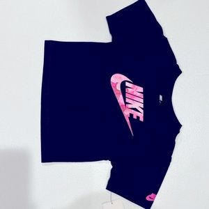 Nike short sleeved cropped tee